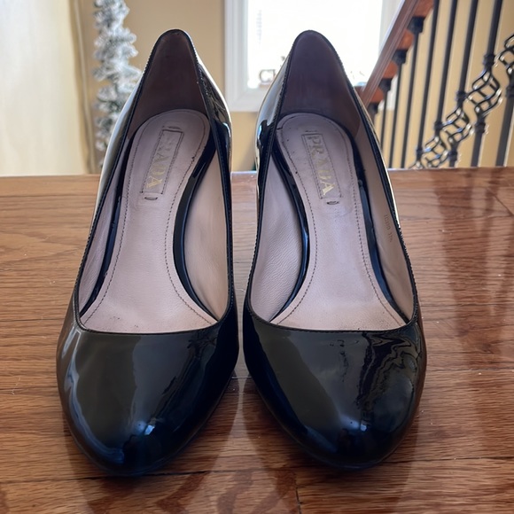 Prada round toe patent leather pumps - Picture 3 of 8
